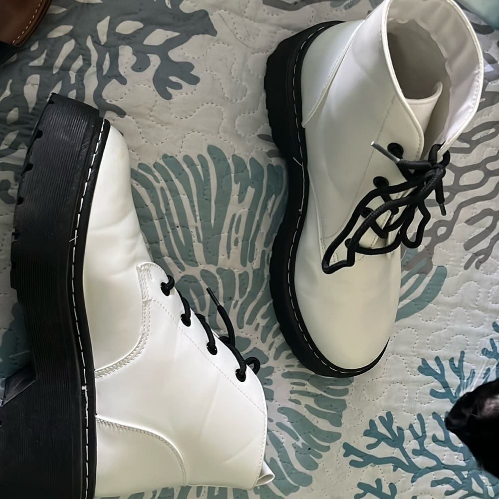 Apple woods platform shoes - white with black platforms & laces size 8